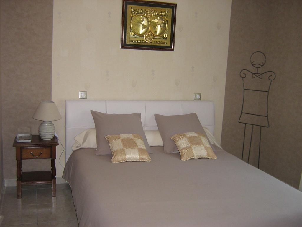Chambres D'Hotes Le Saint O Detente ภายนอก รูปภาพ